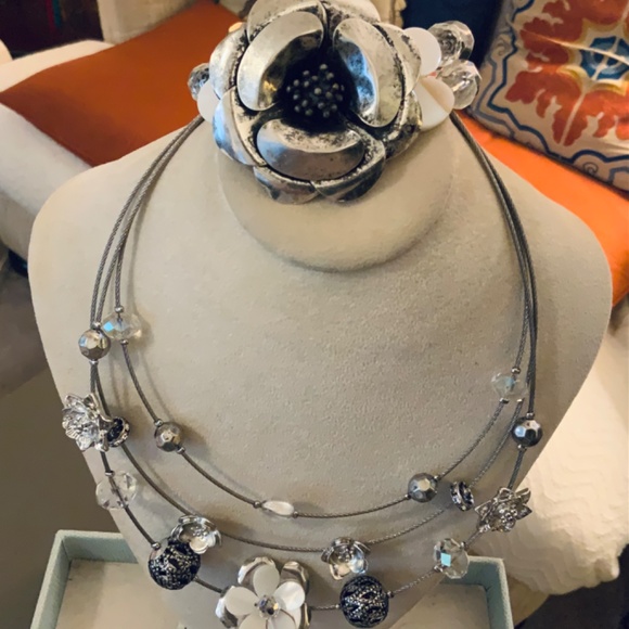 VINTAGE SILVER ANTIQUE FLOWER BEADED NECKLACE + STRETCH STATEMENT BRACELET⭐️NEW - Picture 6 of 13